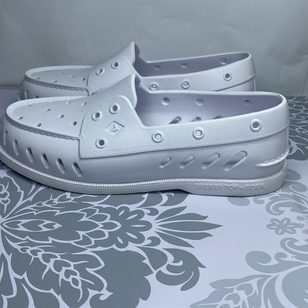 Sperry Top Sider Women’s  White Loafers 11 M New without tag